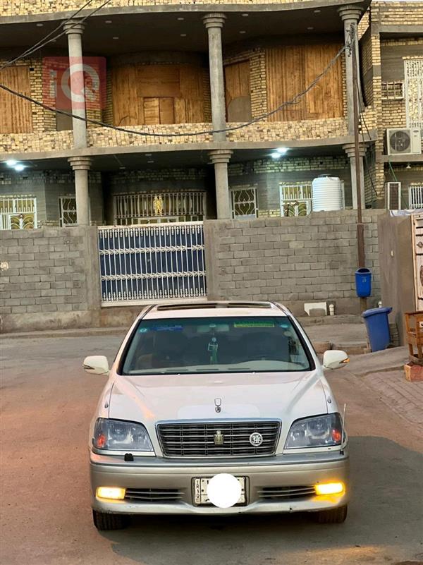 تۆیۆتا کراون 2000  بۆ فرۆشتن لە عێراق - دایەر